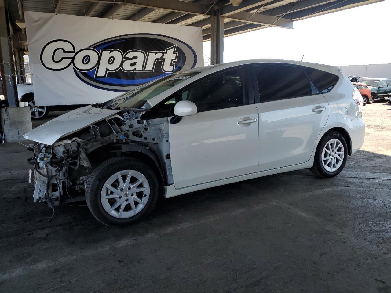 TOYOTA PRIUS V 2012