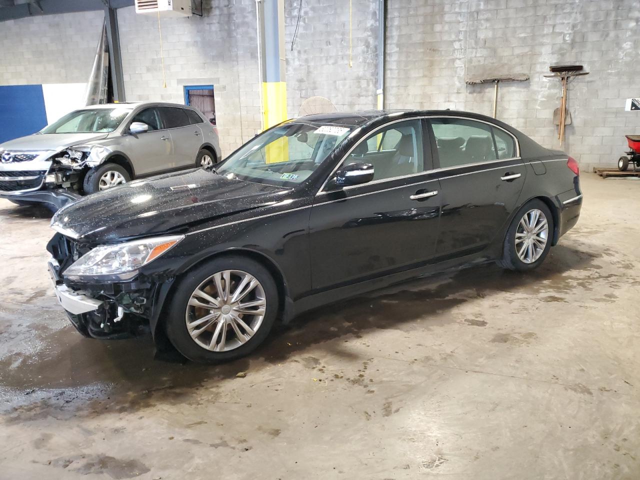HYUNDAI GENESIS 3. 2012