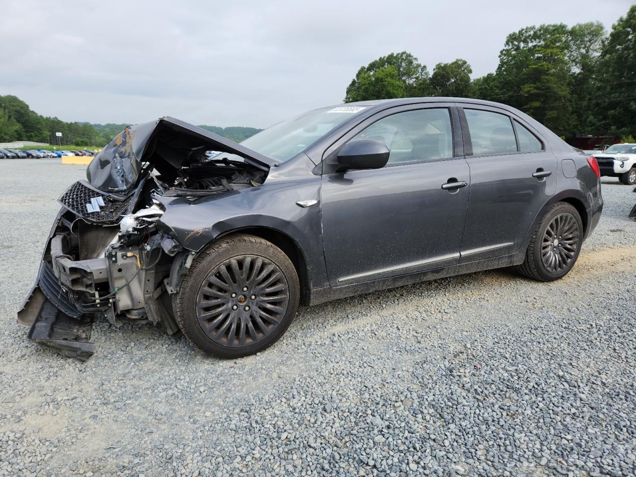 SUZUKI KIZASHI SL 2010
