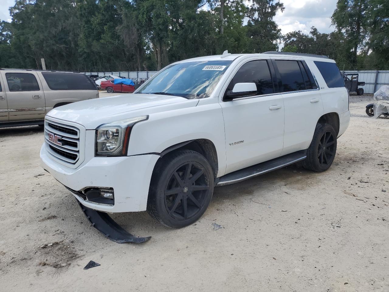 GMC YUKON SLE 2017