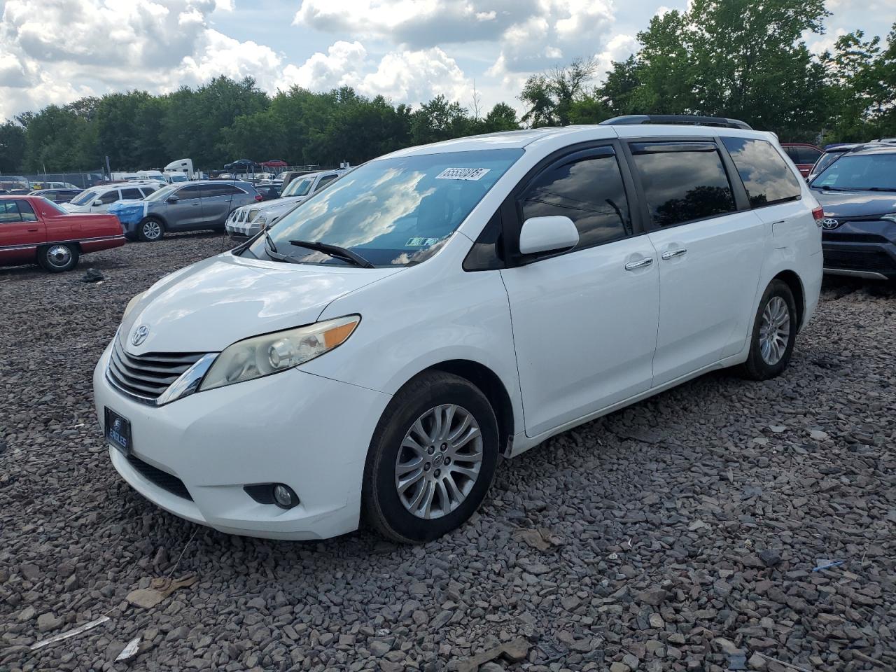 TOYOTA SIENNA XLE 2013