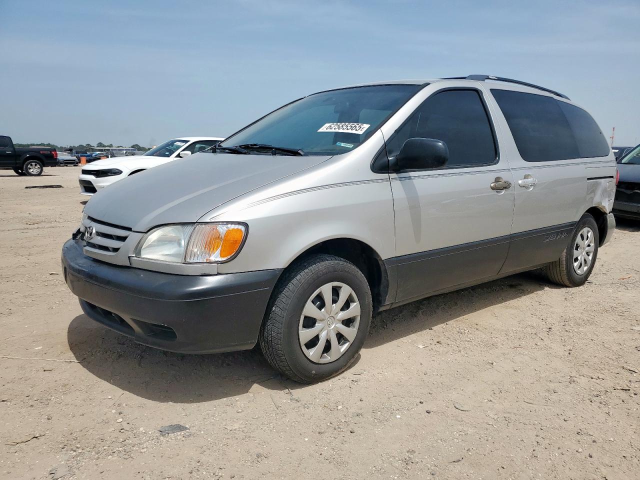 TOYOTA SIENNA LE 2001