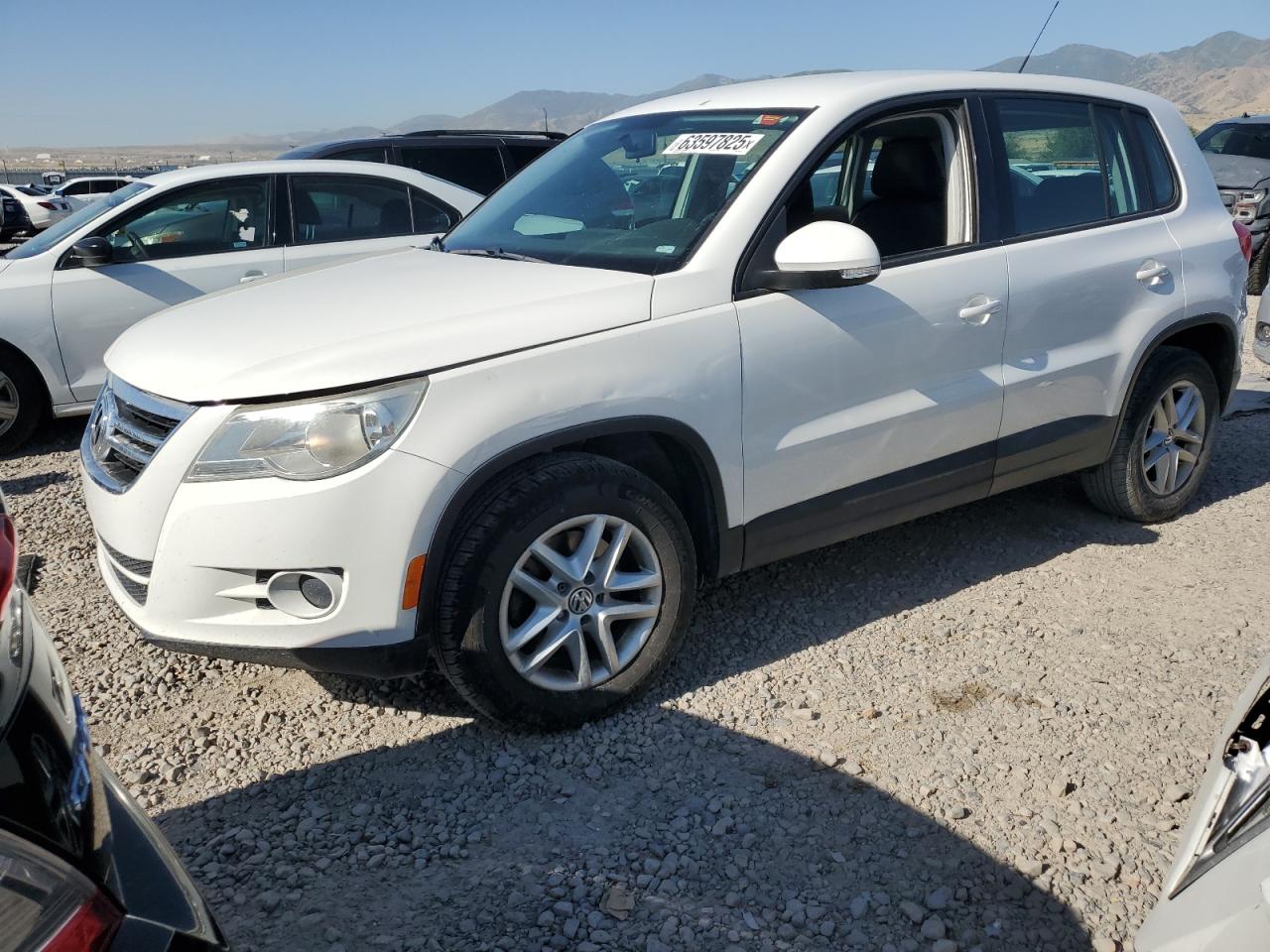 VOLKSWAGEN TIGUAN S 2011