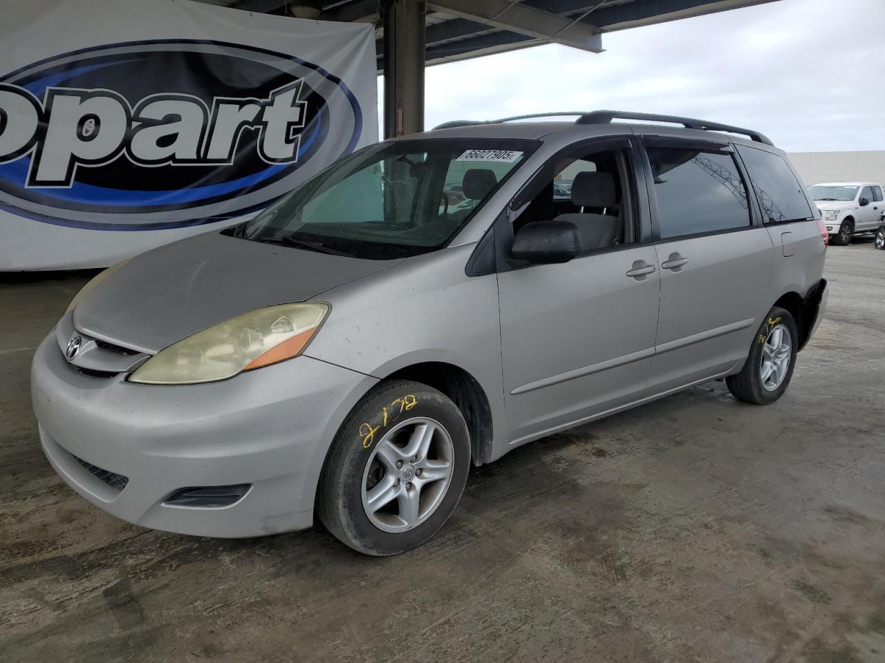TOYOTA SIENNA CE 2006