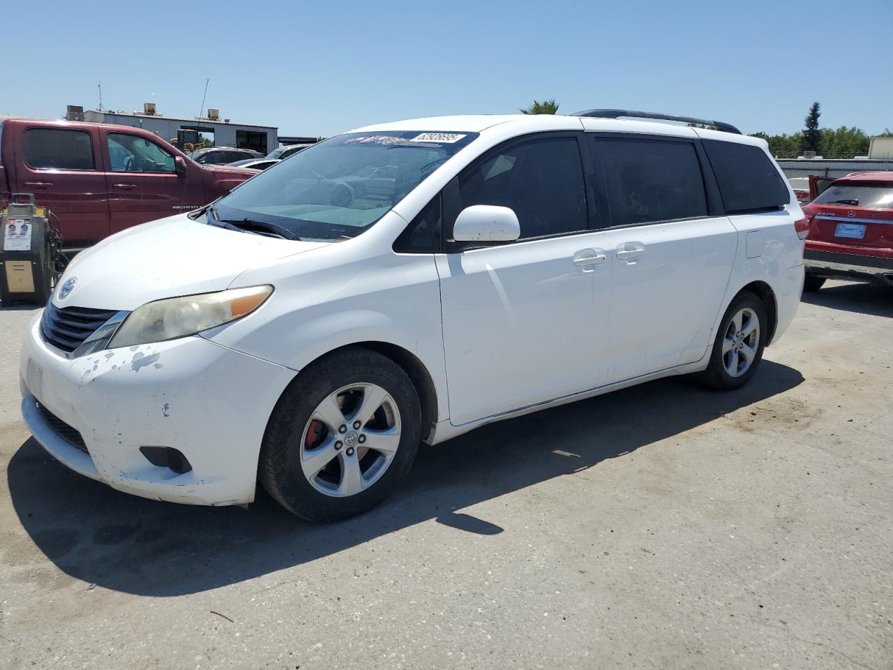 TOYOTA SIENNA LE 2012