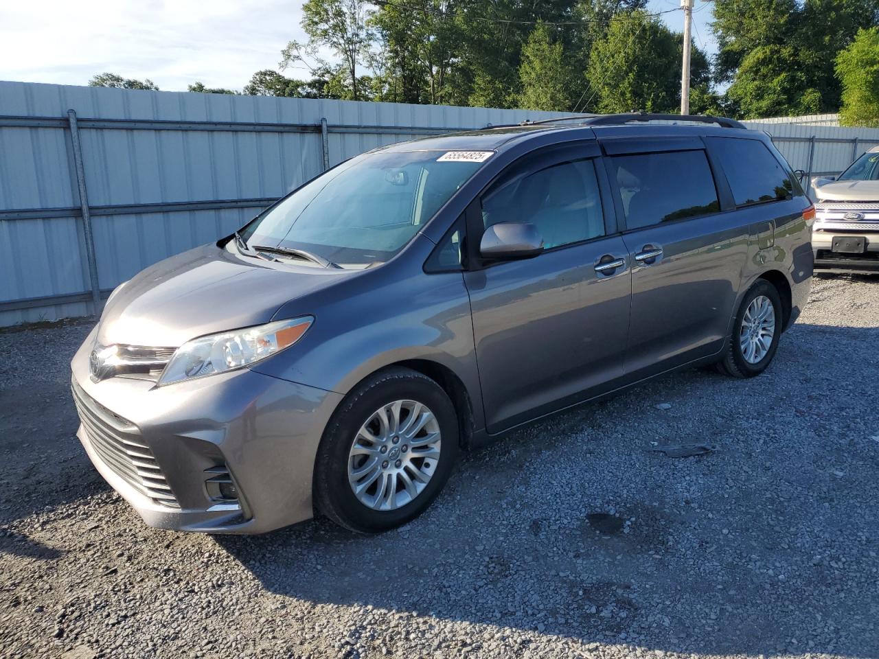 TOYOTA SIENNA XLE 2011