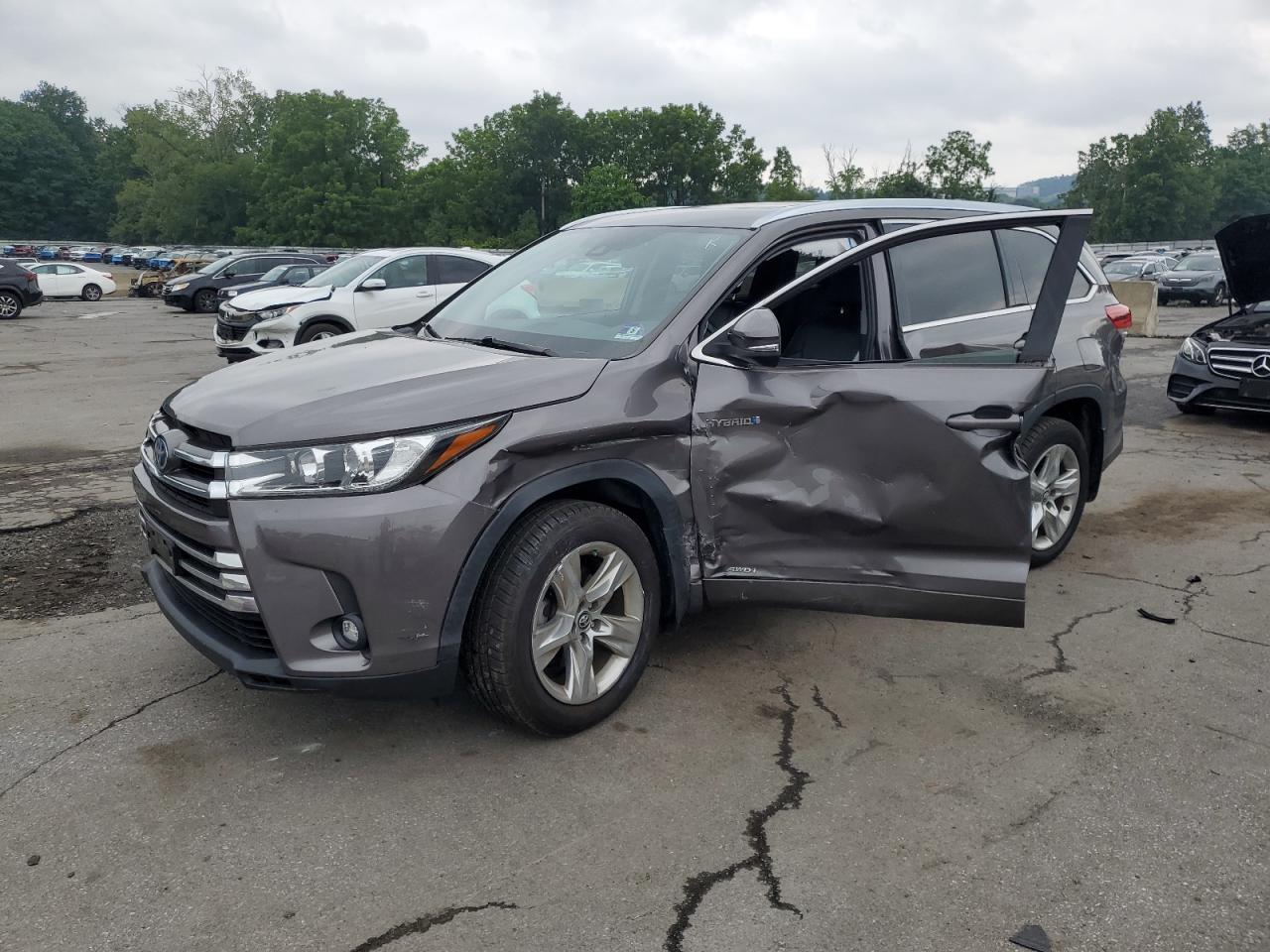 TOYOTA HIGHLANDER 2019