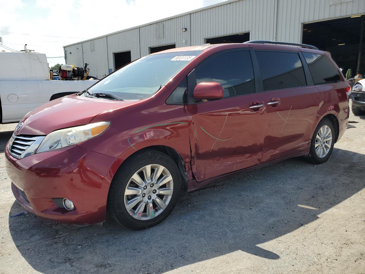 TOYOTA SIENNA XLE 2011