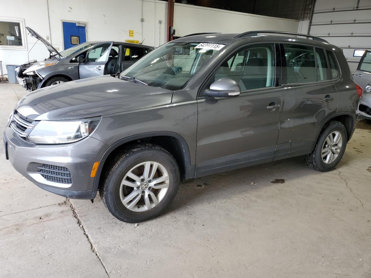 VOLKSWAGEN TIGUAN S 2015