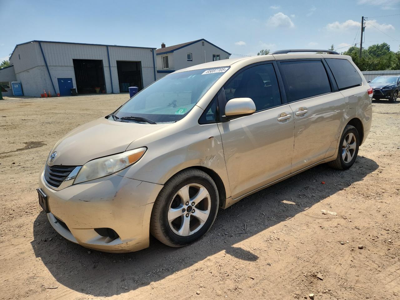 TOYOTA SIENNA LE 2012