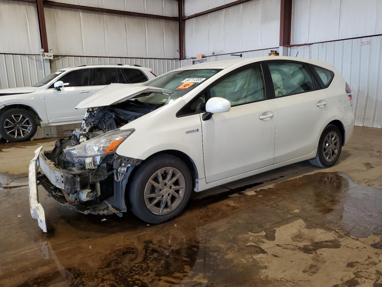 TOYOTA PRIUS V 2017