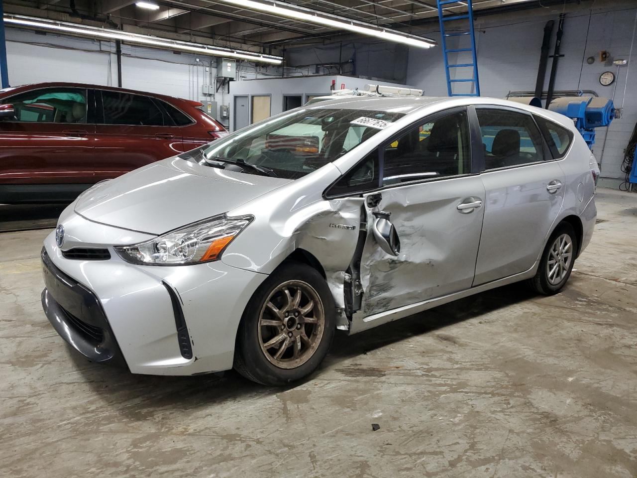 TOYOTA PRIUS V 2015