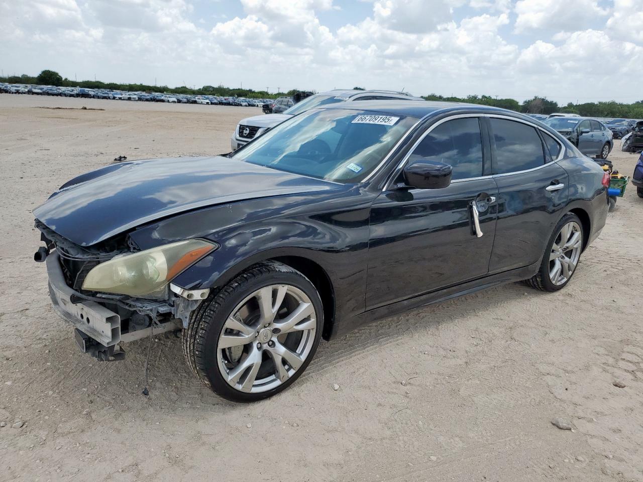 INFINITI M37 2011