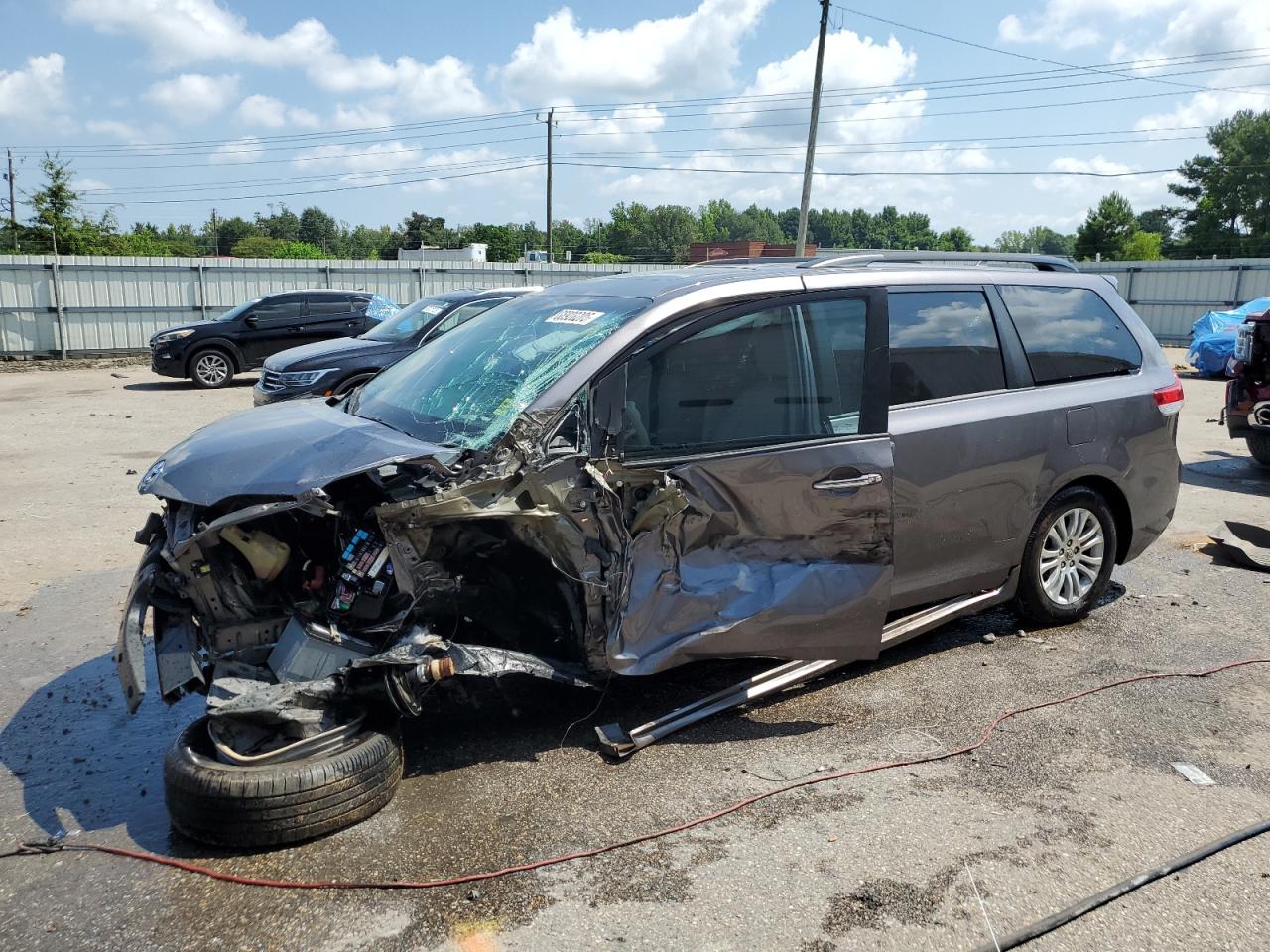 TOYOTA SIENNA XLE 2014