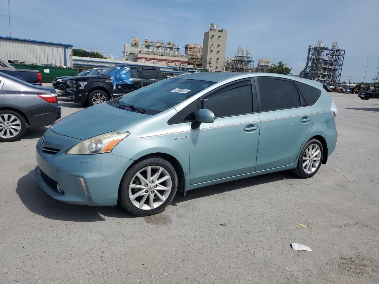 TOYOTA PRIUS V 2013