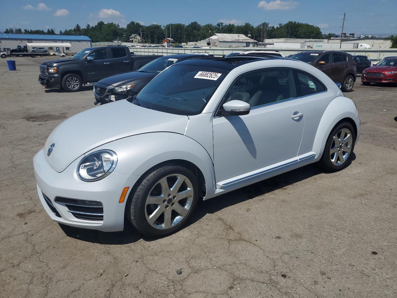 VOLKSWAGEN BEETLE SE 2018