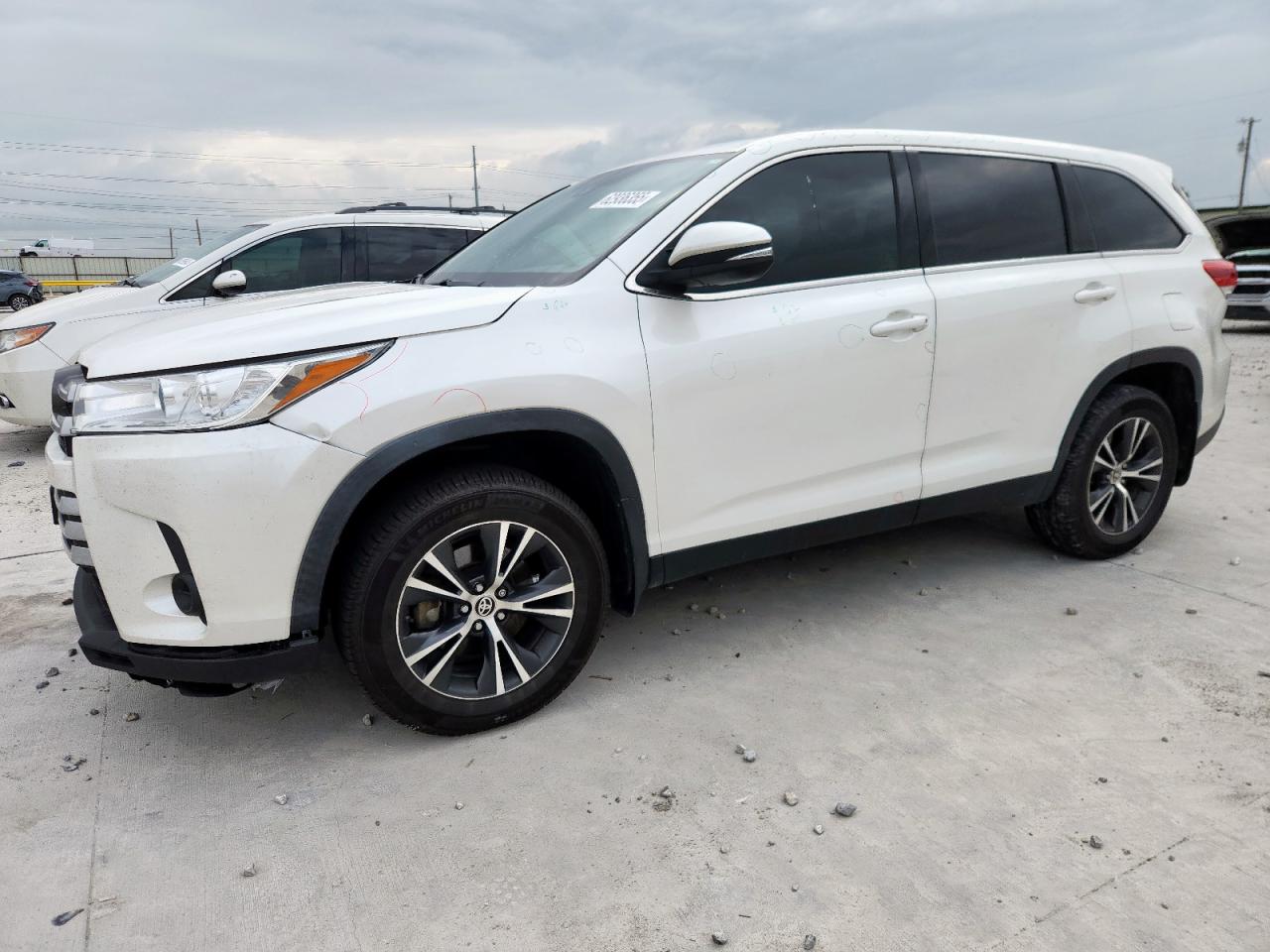 TOYOTA HIGHLANDER LE 2019