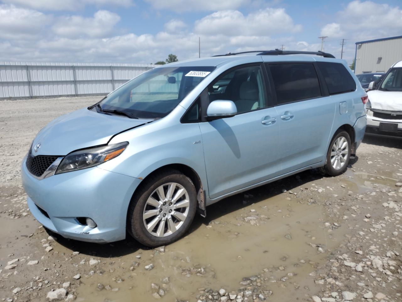 TOYOTA SIENNA LE 2017