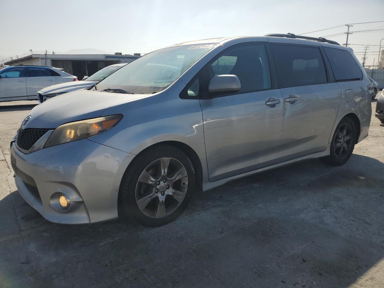 TOYOTA SIENNA SPO 2011