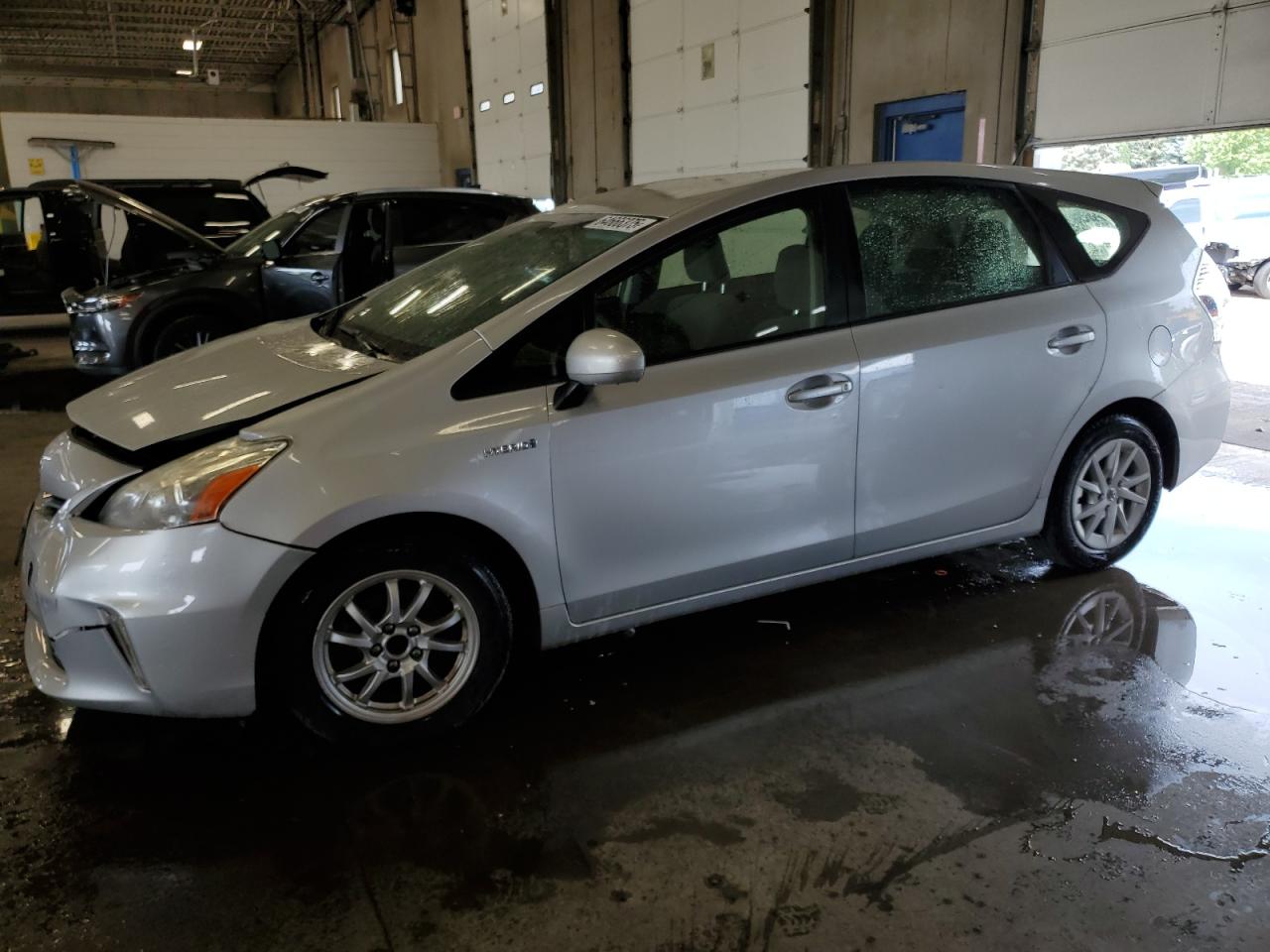 TOYOTA PRIUS V 2012