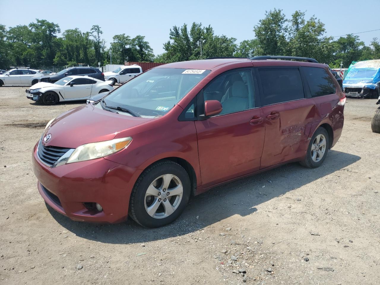 TOYOTA SIENNA LE 2011