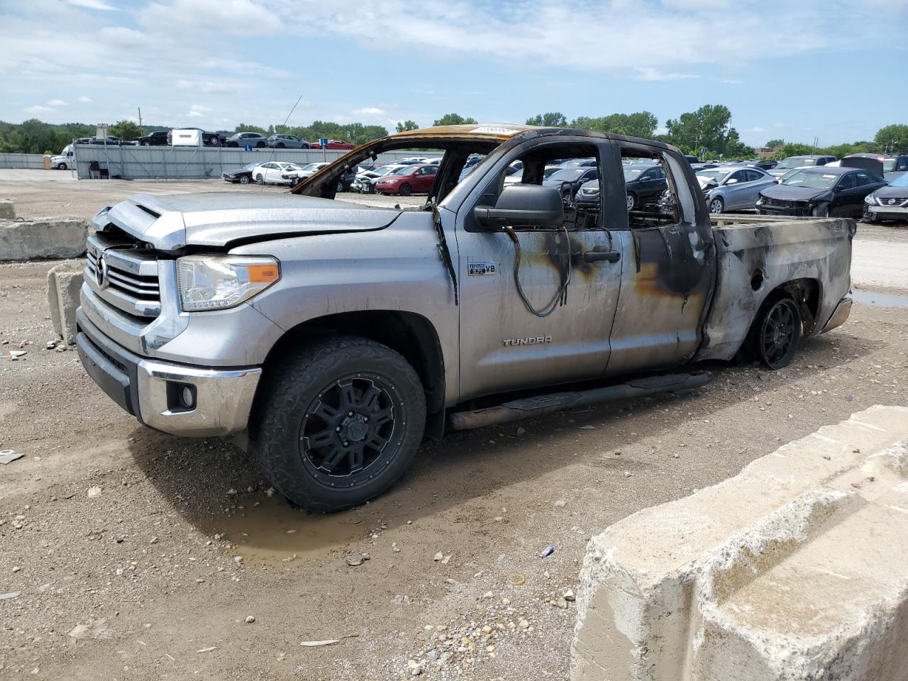 TOYOTA TUNDRA DOU 2016
