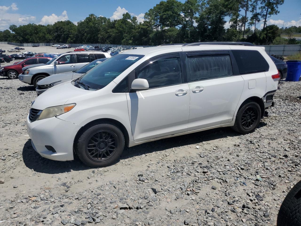 TOYOTA SIENNA LE 2012