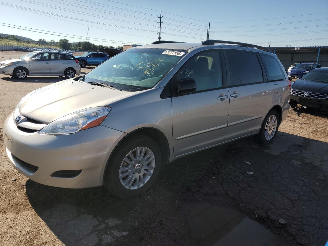 TOYOTA SIENNA CE 2010