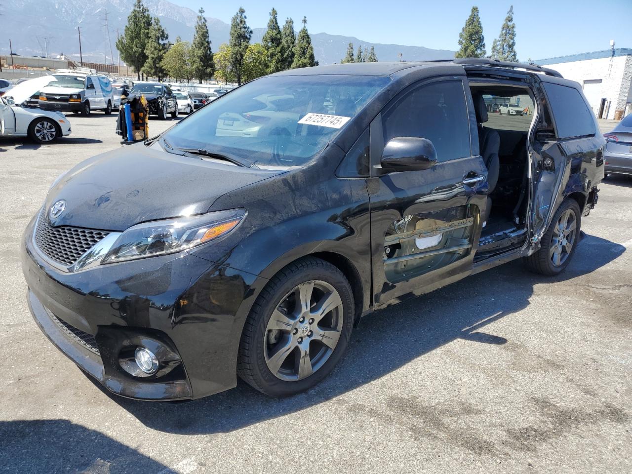 TOYOTA SIENNA SE 2017