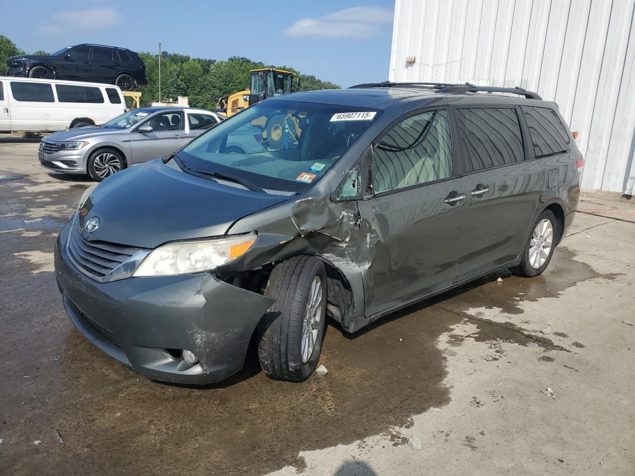 TOYOTA SIENNA XLE 2011