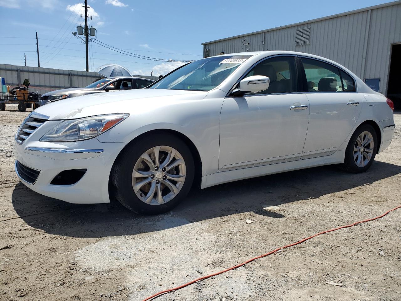 HYUNDAI GENESIS 3. 2013