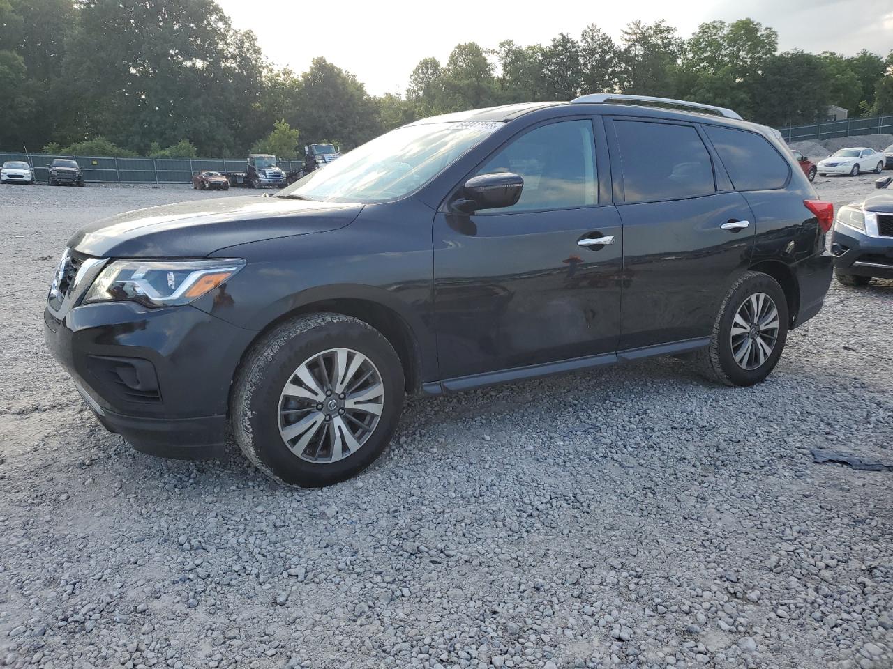 NISSAN PATHFINDER 2017