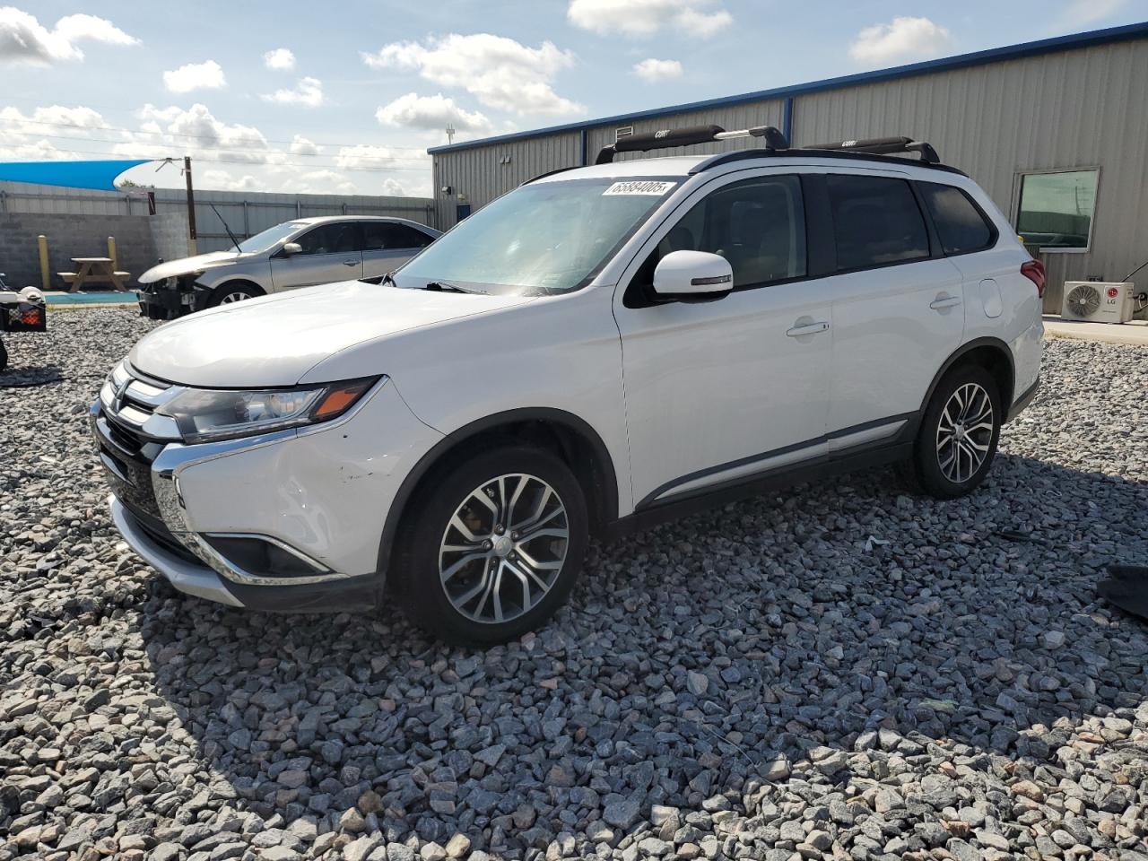 MITSUBISHI OUTLANDER 2016