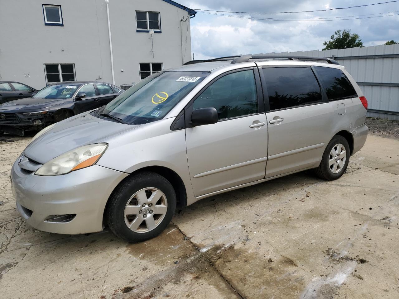 TOYOTA SIENNA CE 2010