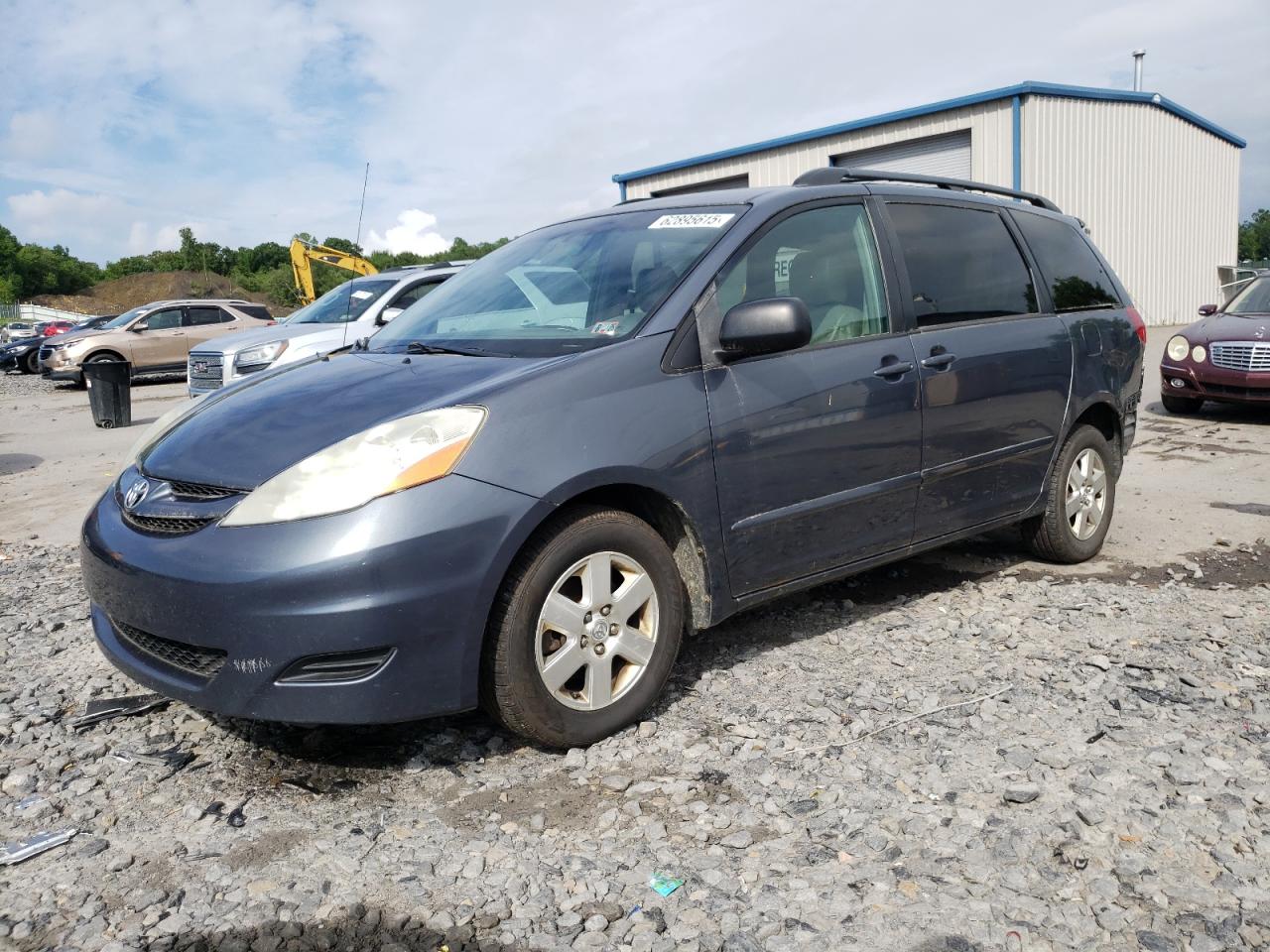 TOYOTA SIENNA CE 2010