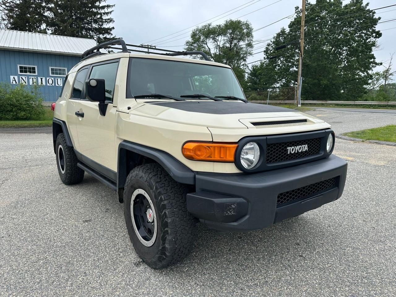 TOYOTA FJ CRUISER 2010