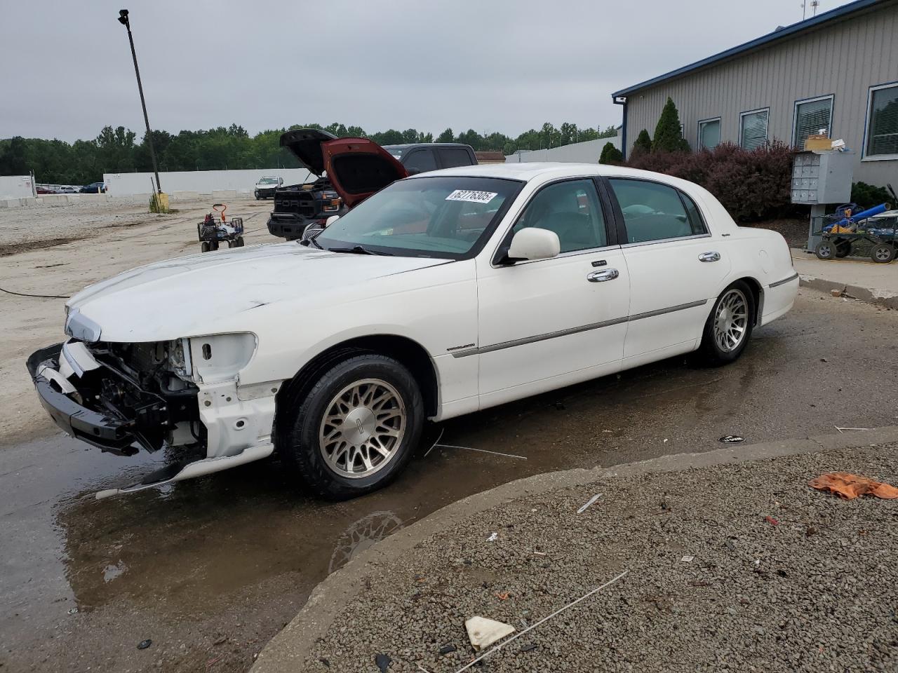 LINCOLN TOWN CAR S 2001