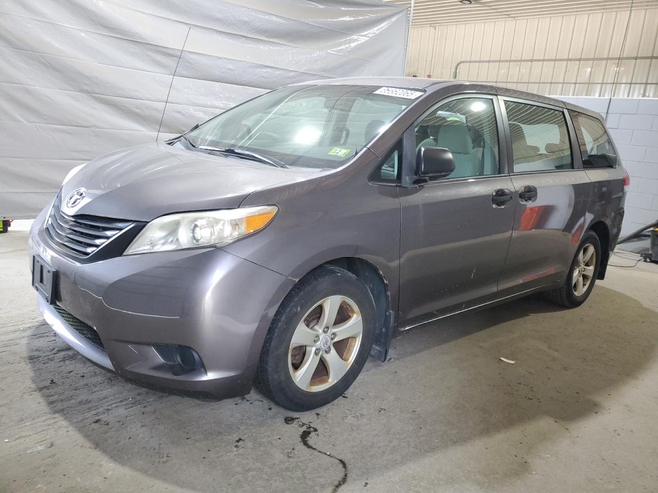 TOYOTA SIENNA BAS 2011