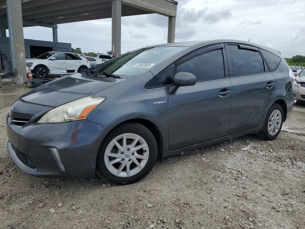 TOYOTA PRIUS V 2013