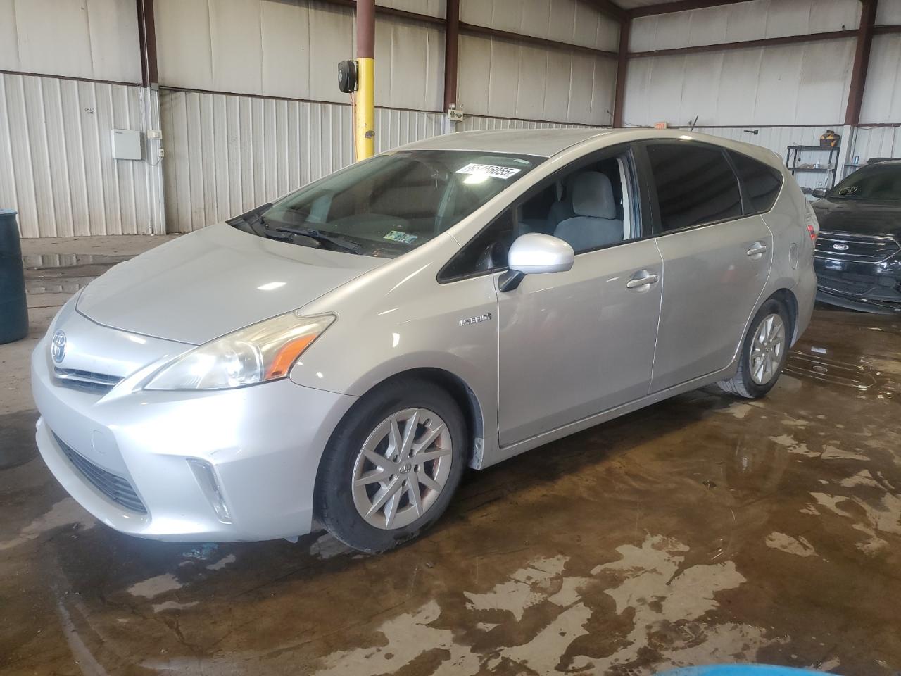 TOYOTA PRIUS V 2012