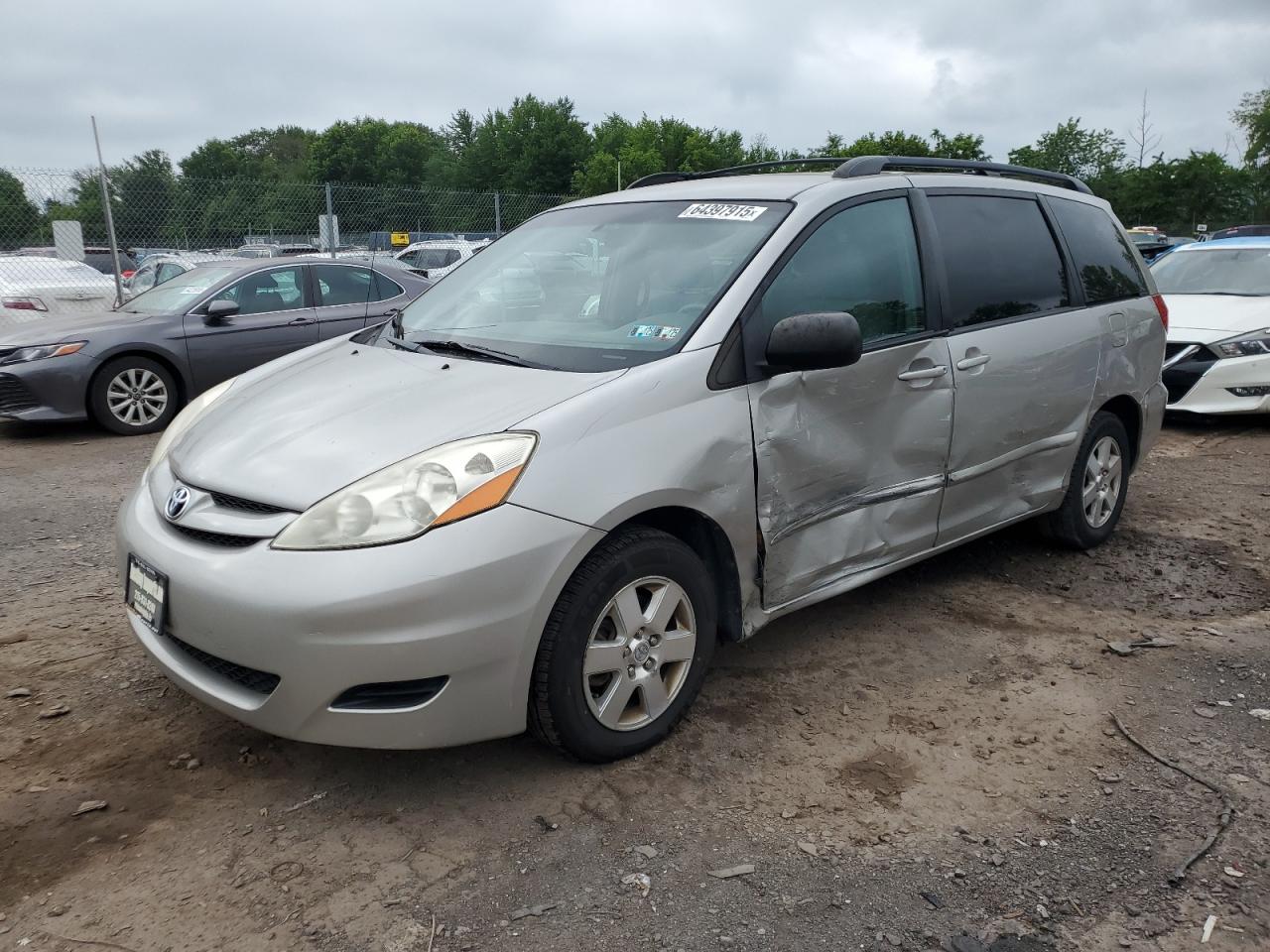 TOYOTA SIENNA CE 2010
