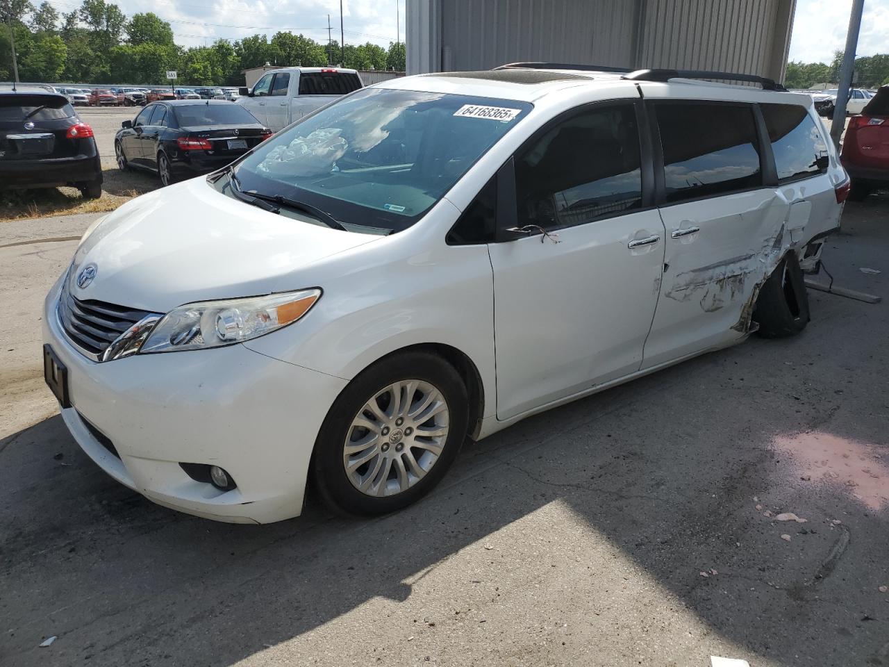 TOYOTA SIENNA XLE 2015