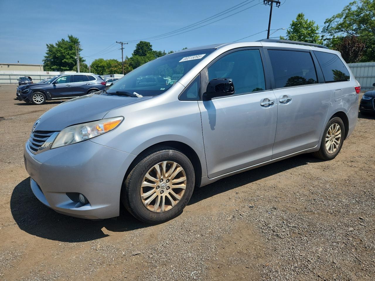 TOYOTA SIENNA XLE 2017