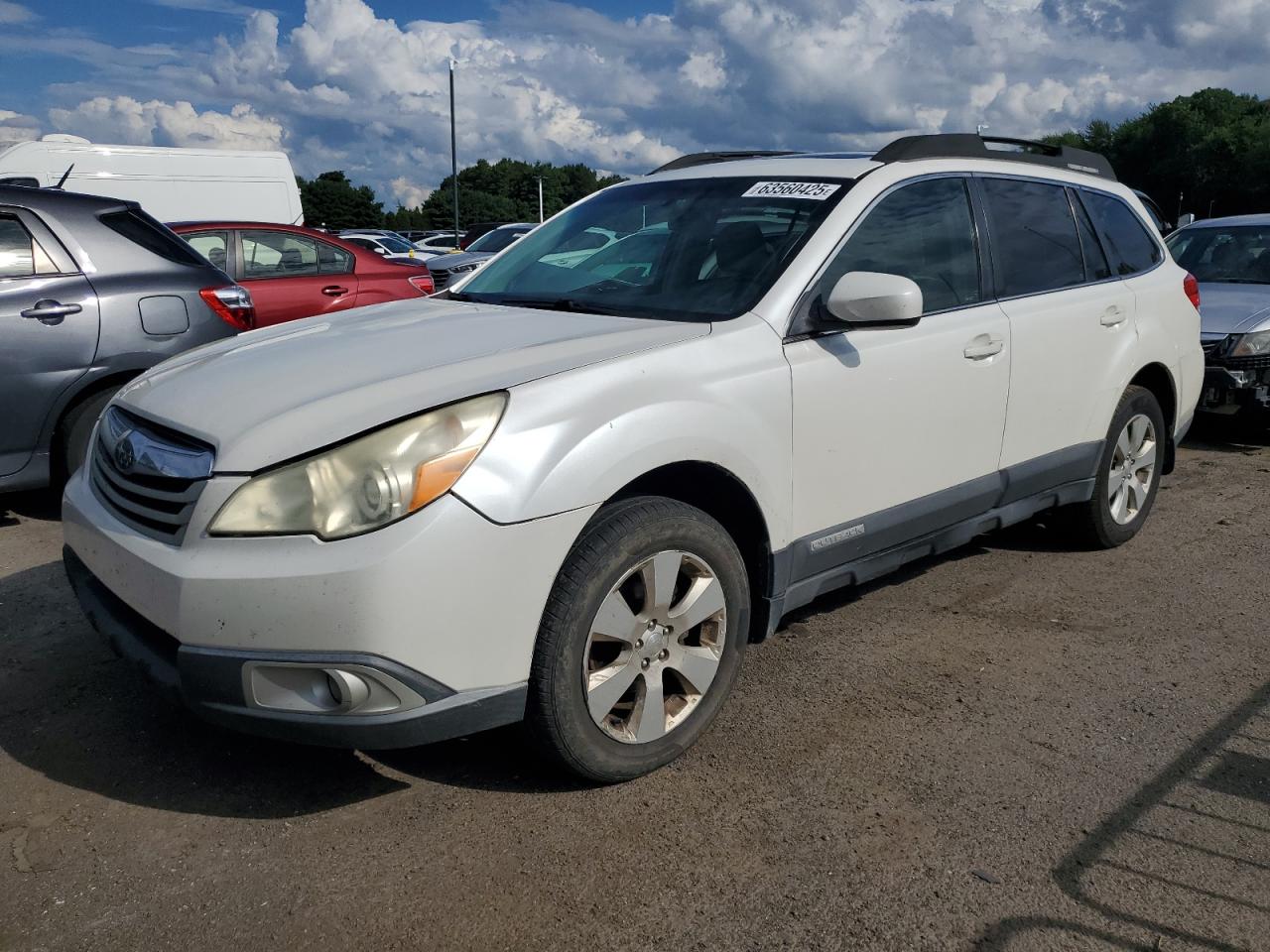 SUBARU OUTBACK 2. 2011