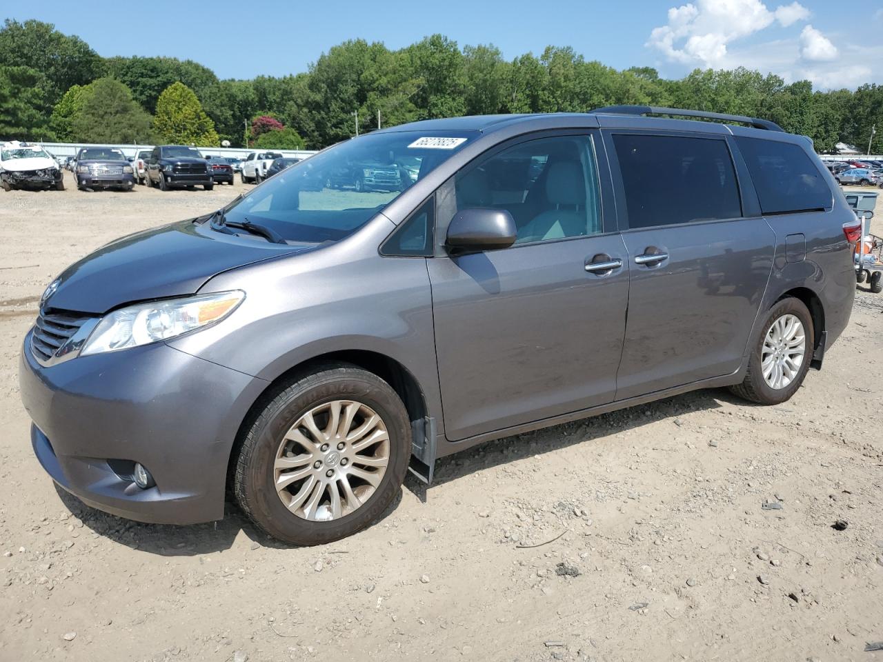 TOYOTA SIENNA XLE 2017