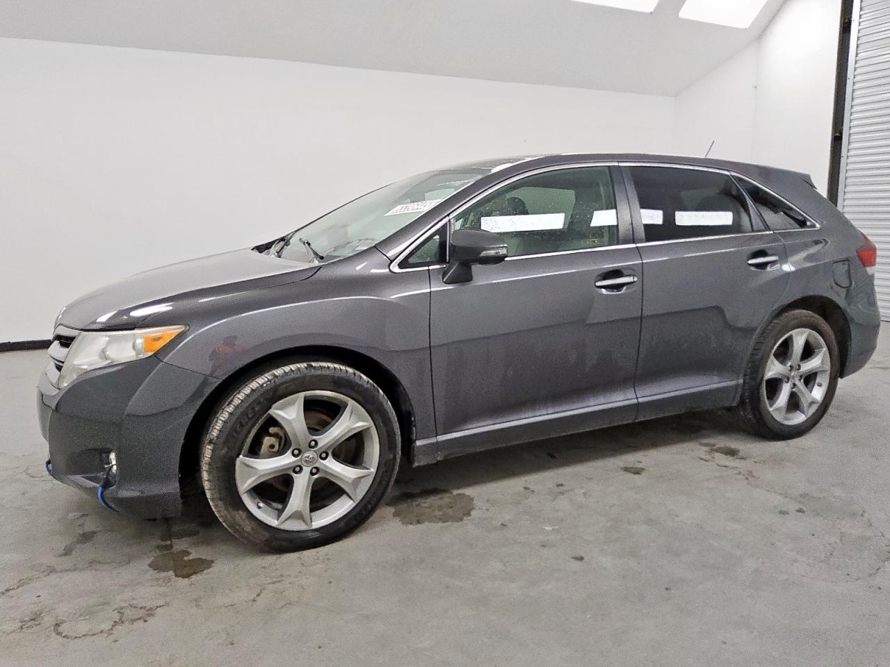 TOYOTA VENZA LE 2015
