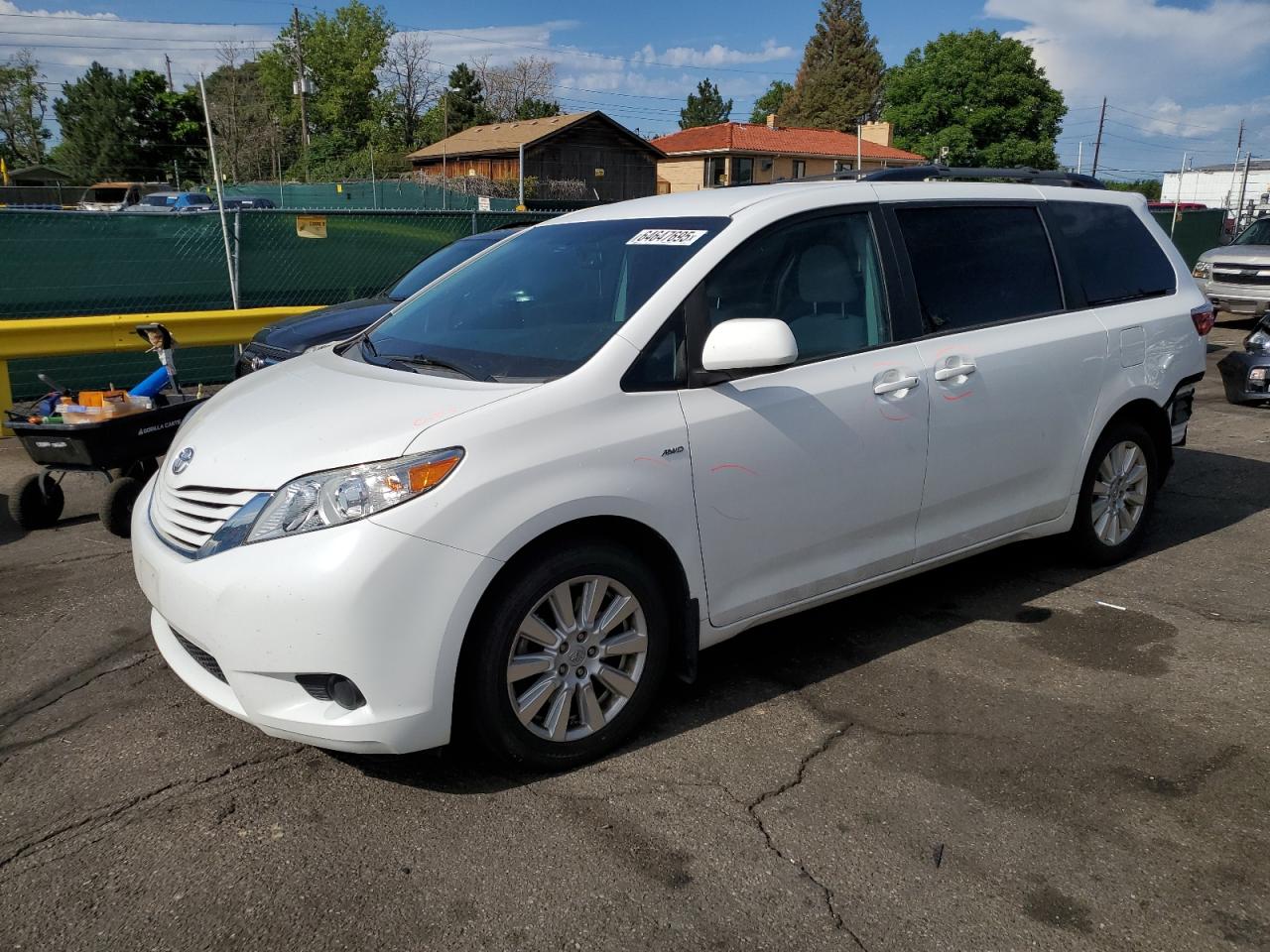 TOYOTA SIENNA LE 2017