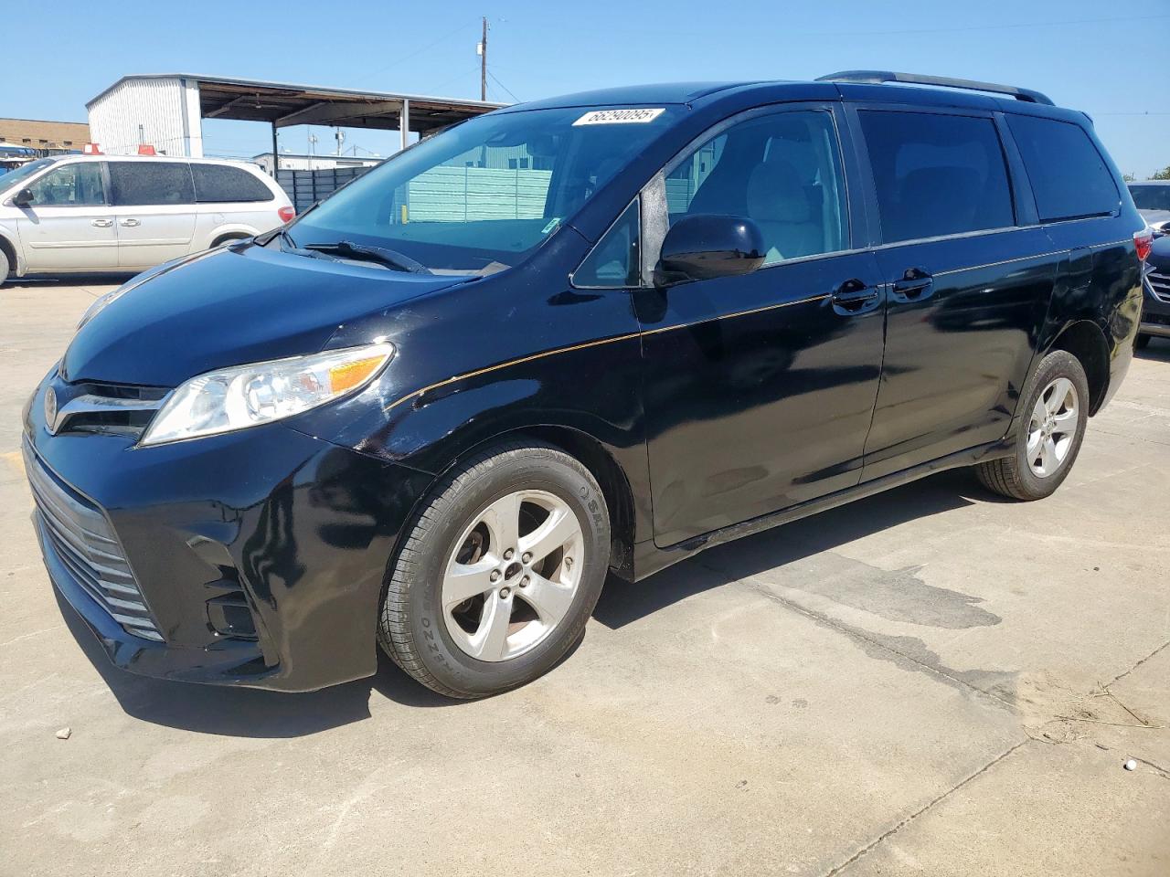 TOYOTA SIENNA LE 2018