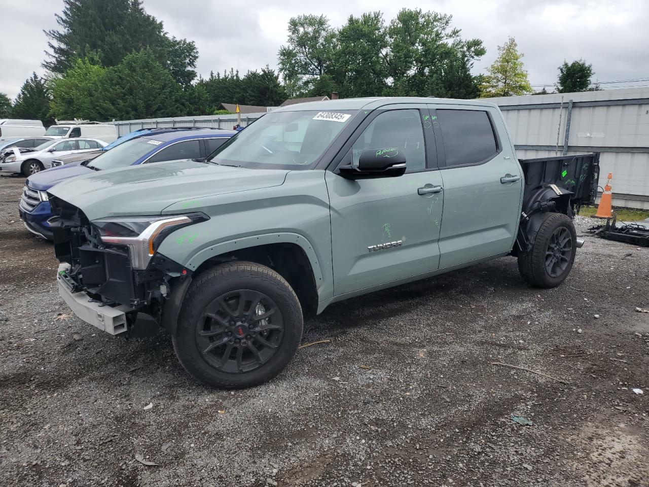 TOYOTA TUNDRA CRE 2025