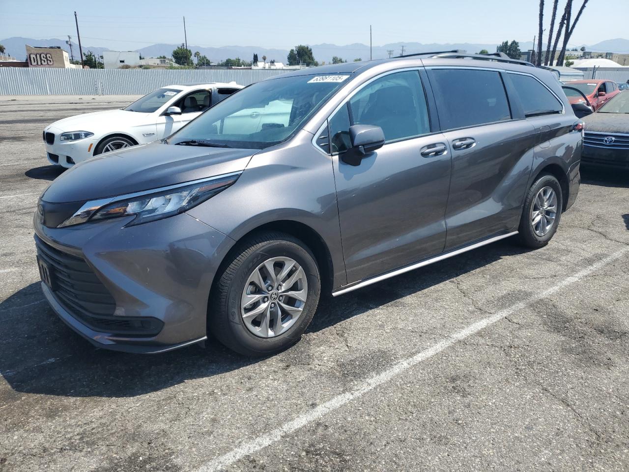 TOYOTA SIENNA LE 2022